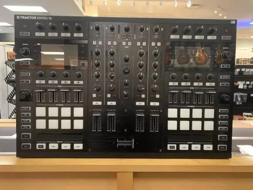 Native Instruments - TRAKTOR KONT S8 2
